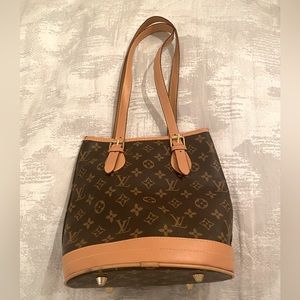 Louis Vuitton medium bucket purse